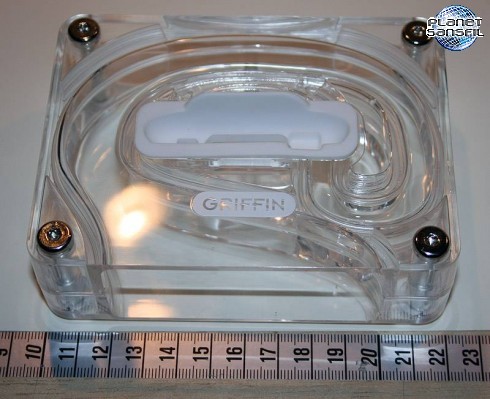 A peine 10 cm de large sur 6cm de profondeur.