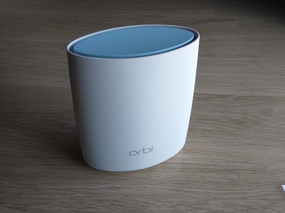 Netgear Orbi AC2200.