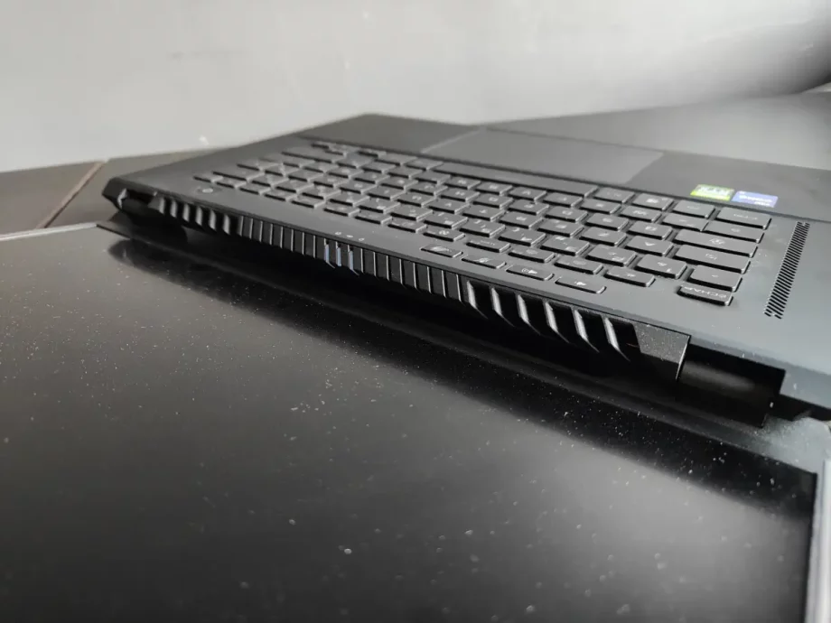 ASUS ROG Zephyrus M16